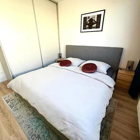 S Klimatizaciou A Balkonom Pri Letisku Bts Апартаменты *