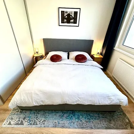 S Klimatizaciou A Balkonom Pri Letisku Bts * Братислава