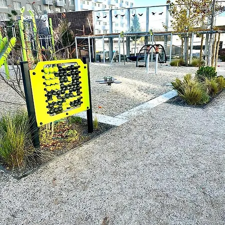 S Klimatizaciou A Balkonom Pri Letisku Bts