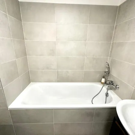 公寓 S Klimatizaciou A Balkonom Pri Letisku Bts *