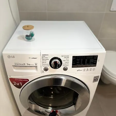 S Klimatizaciou A Balkonom Pri Letisku Bts 公寓 *