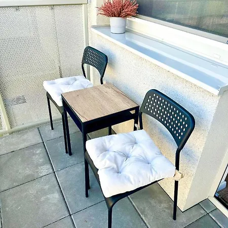 Апартаменты S Klimatizaciou A Balkonom Pri Letisku Bts