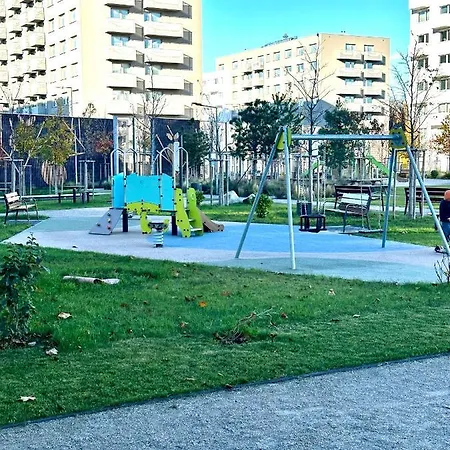 S Klimatizaciou A Balkonom Pri Letisku Bts Братислава