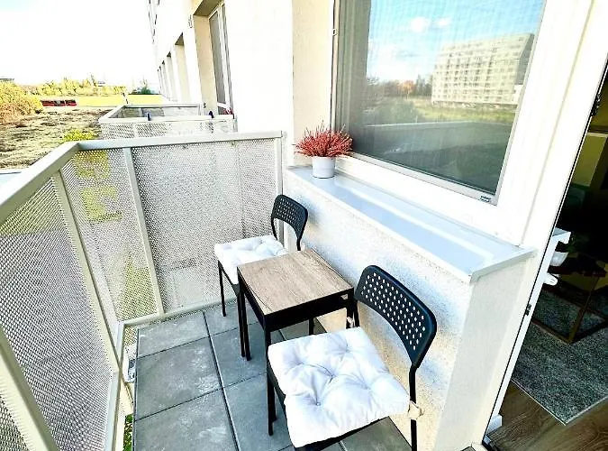 S Klimatizaciou A Balkonom Pri Letisku Bts Apartmán