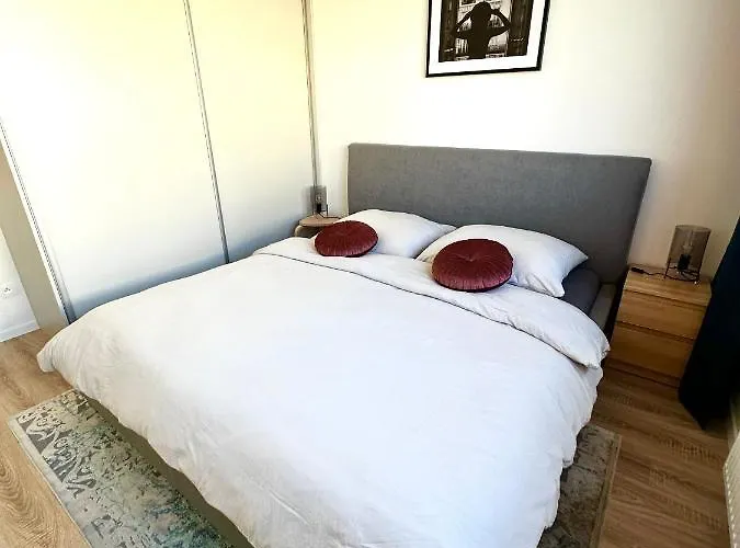 S Klimatizaciou A Balkonom Pri Letisku Bts Apartmán *