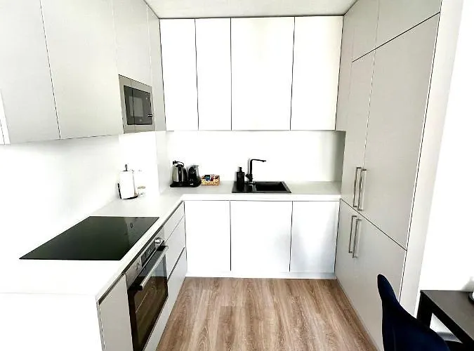 S Klimatizaciou A Balkonom Pri Letisku Bts Apartmán