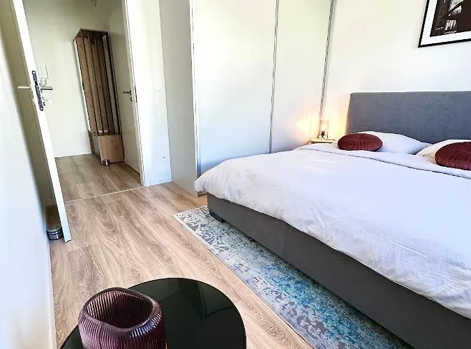 Appartement S Klimatizaciou A Balkonom Pri Letisku Bts