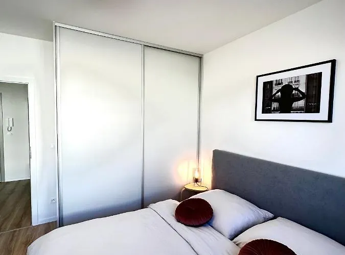 S Klimatizaciou A Balkonom Pri Letisku Bts Apartmán *