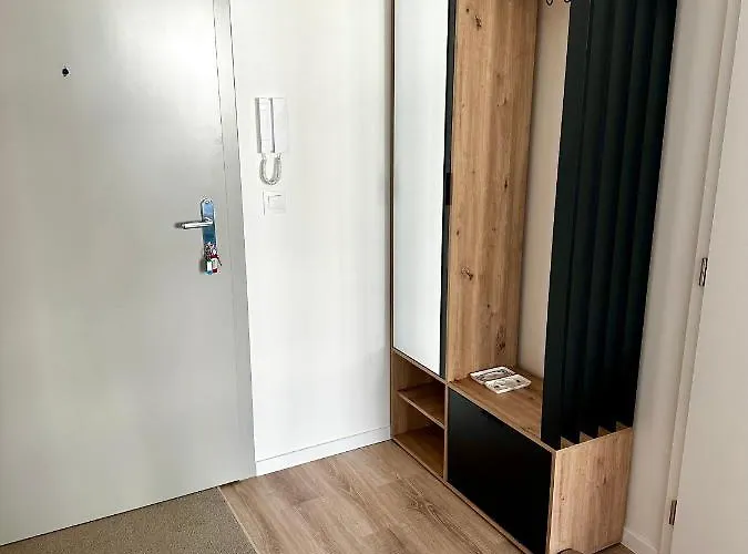 S Klimatizaciou A Balkonom Pri Letisku Bts Apartmán