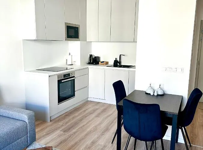 S Klimatizaciou A Balkonom Pri Letisku Bts Appartement