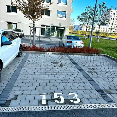 S Klimatizaciou A Balkonom Pri Letisku Bts アパート *