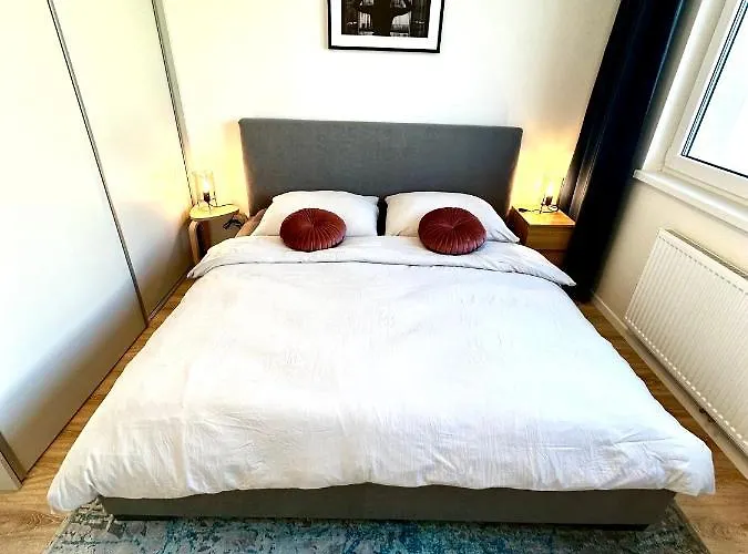 S Klimatizaciou A Balkonom Pri Letisku Bts * ブラチスラヴァ